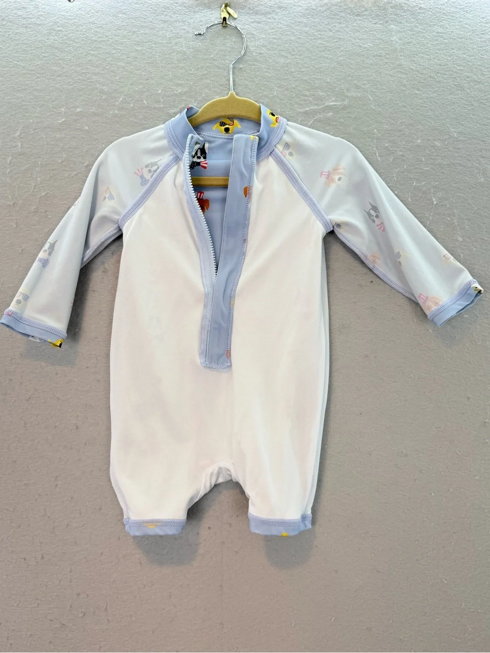 Janie & Jack. - Baby one piece swimsuit Dogs print rush guard light blue 6 -12 m